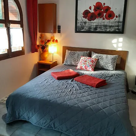 Apartman Tinka Ház *