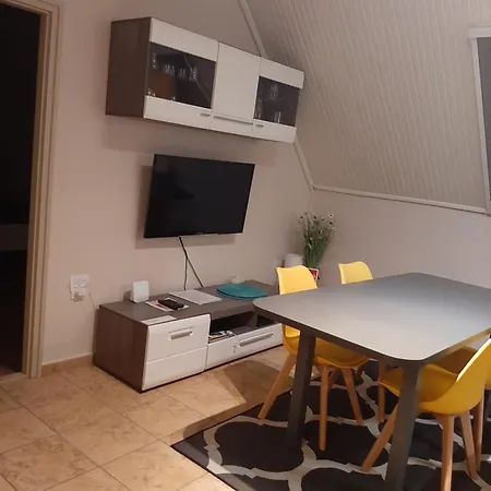 Apartman Tinka Ház *